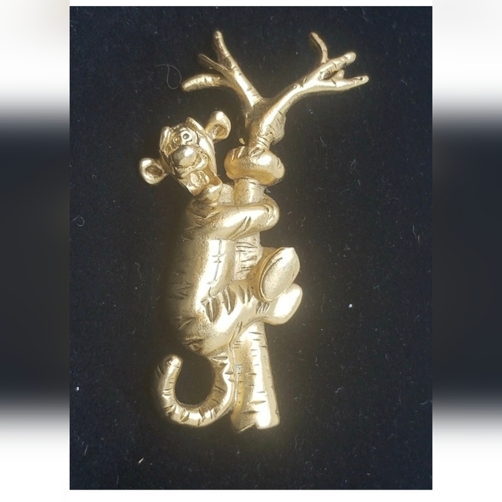 Vintage Gold Tone Disney Tigger on a Tree  Pin